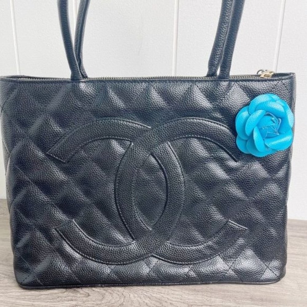 Camellia Flower Vegan Leather Magnetic Bag Charm - Picture 5 of 9